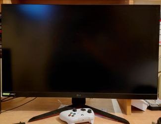 LG Monitor, SteelSeries Keyboard and Razer Mouse