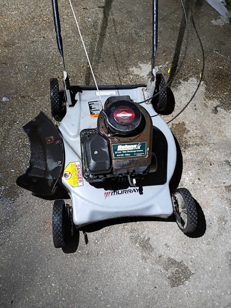 MURRAY PUSH MOWER. SHARP BLADE, ADJUSTABLE WHEELS , WORKS GREAT