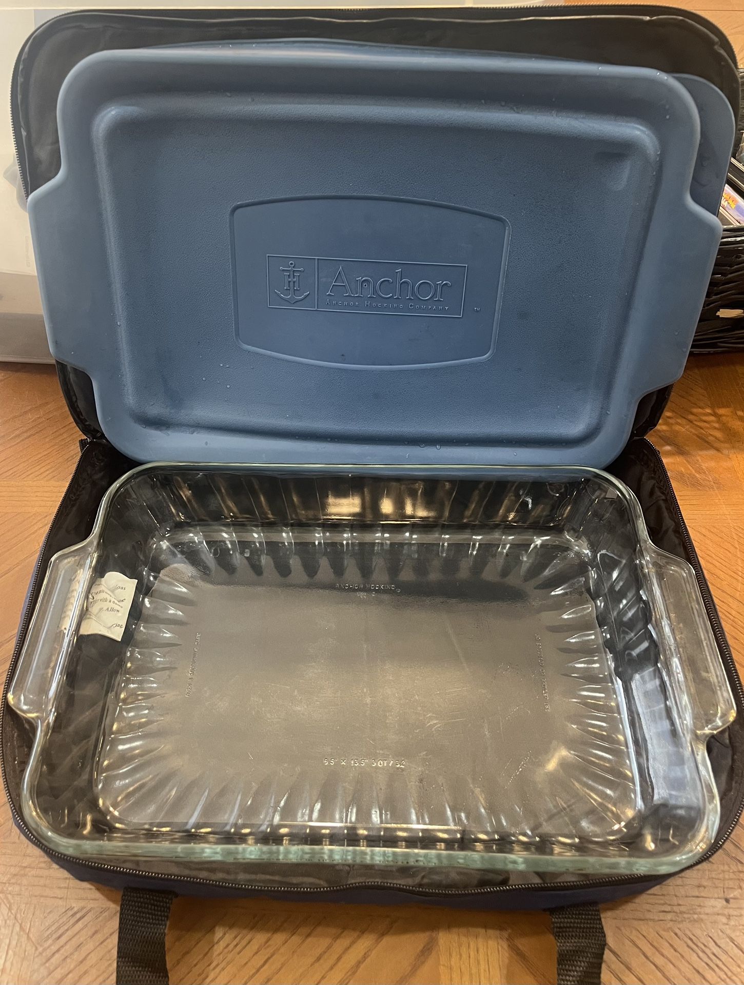 Anchor Hocking 3QT Casserole Dish and Travel Bag
