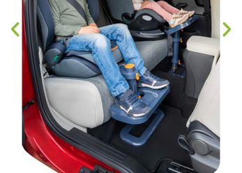 Knee/hip guard kids carseat foot rest
