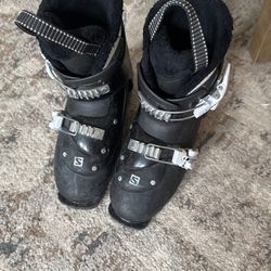 Salomon Kids Ski Boots Size 2-3 Youth