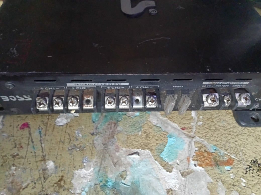 Boss Rior A2504 4 Channel Mospet Power Amplifier 1000 Whatts