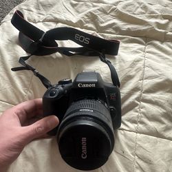 Canon eos rebel t6i camera