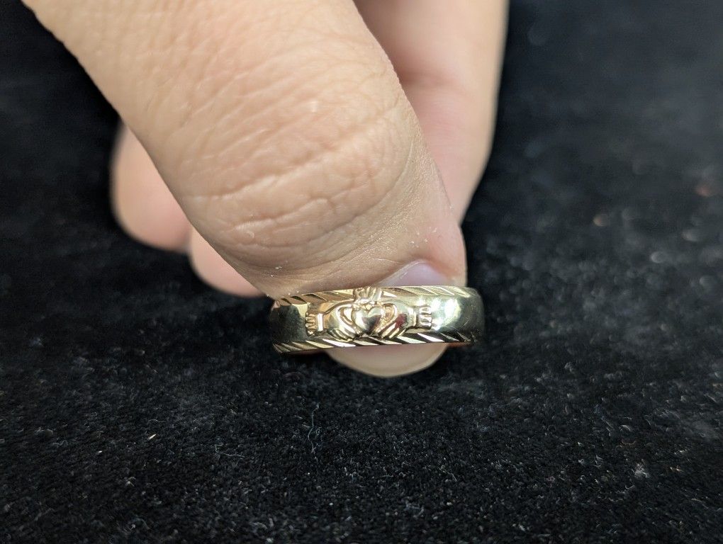14kt Yellow Gold Claddagh Band Ring