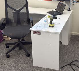 Desk L Shape Perfect for small spaces