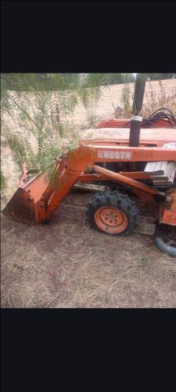 5 tractors  Kubota   yamar   john deer.  Case. Oliver
