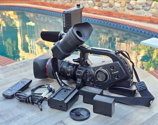 Nr. MINT Canon XL H1A HDV 3CCD Pro HD Camcorder w/ 20x Zoom Lens XL 5.4-108mm L IS III Camera Bundle