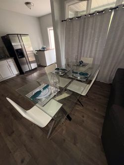 Z Gallerie Glass Dining Table, plate sets with 4 Chairs 🍽️