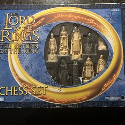 The Lord of the Rings: The Return of the King Chess Set. 