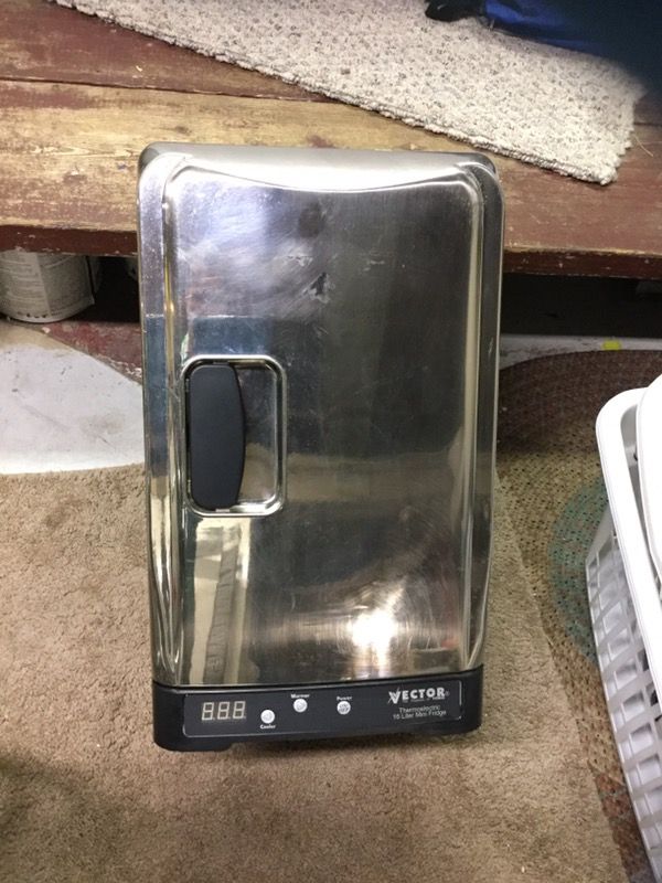 Vector ® 16-liter Thermoelectric Mini Fridge