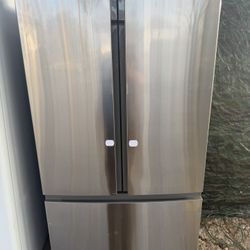 Insignia™ - 20.9 Cu. Ft. French Door Counter-Depth Refrigerator - Stainless Steel