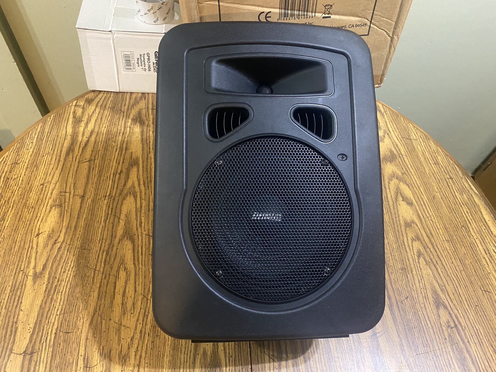 New Earthquake Sound DJ-8M Powered 8-inch 2-Way Monitor/PA Speaker See pics for specs and features $100 Each