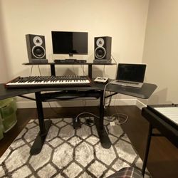 Ultimate Support Nucleus2 Music Studio Desk