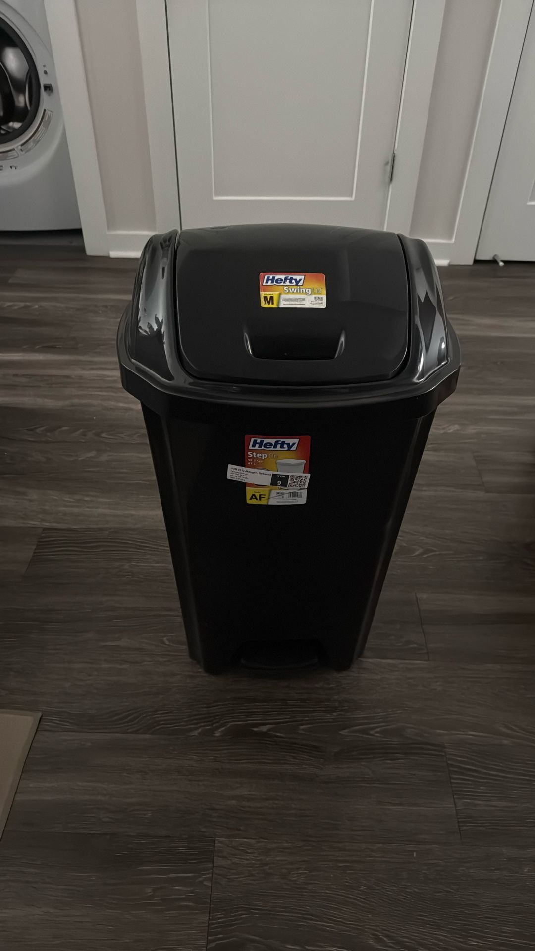 Hefty Trash Can Size M