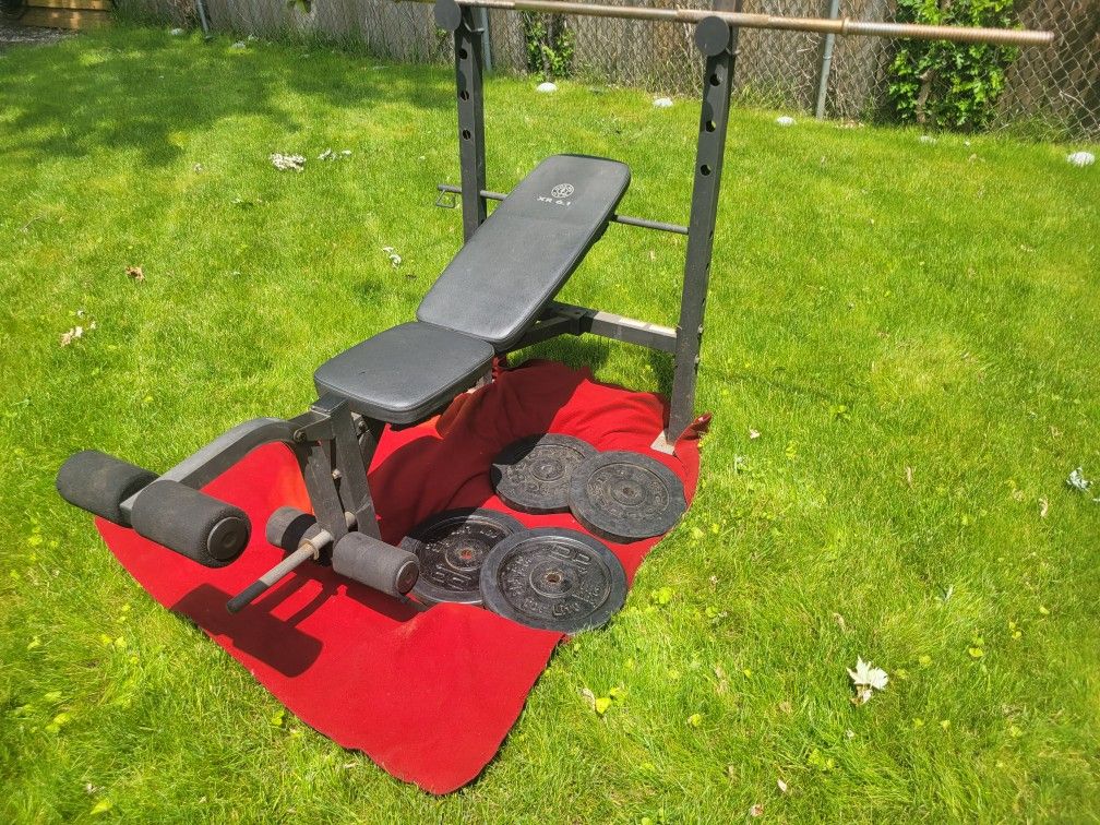 BENCH WITH 100LBs  OF 1" HOLE PLATES.  4-25s.  
6' STRAIGHT BAR WITH COLLARS 
11525 S HALSTED DUNKIN DONUTS/ 7111.S WESTERN WALGREENS 
125$  CASH ONLY