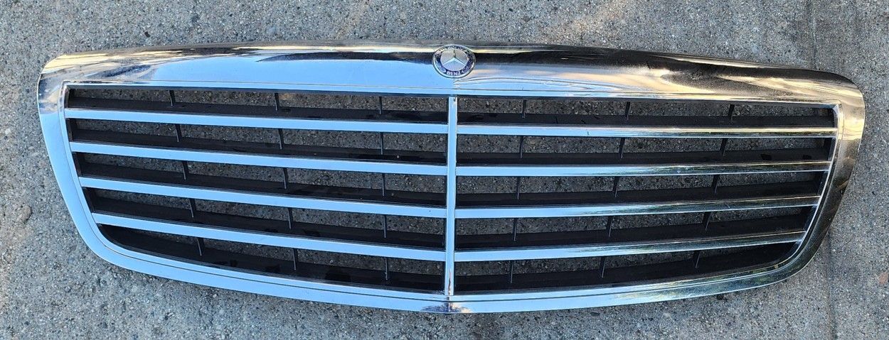 2007 2008 2009 MERCEDES BENZ E350 E550 FRONT BUMPER GRILL GRILLE 
