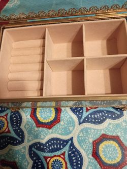 Jewelry box