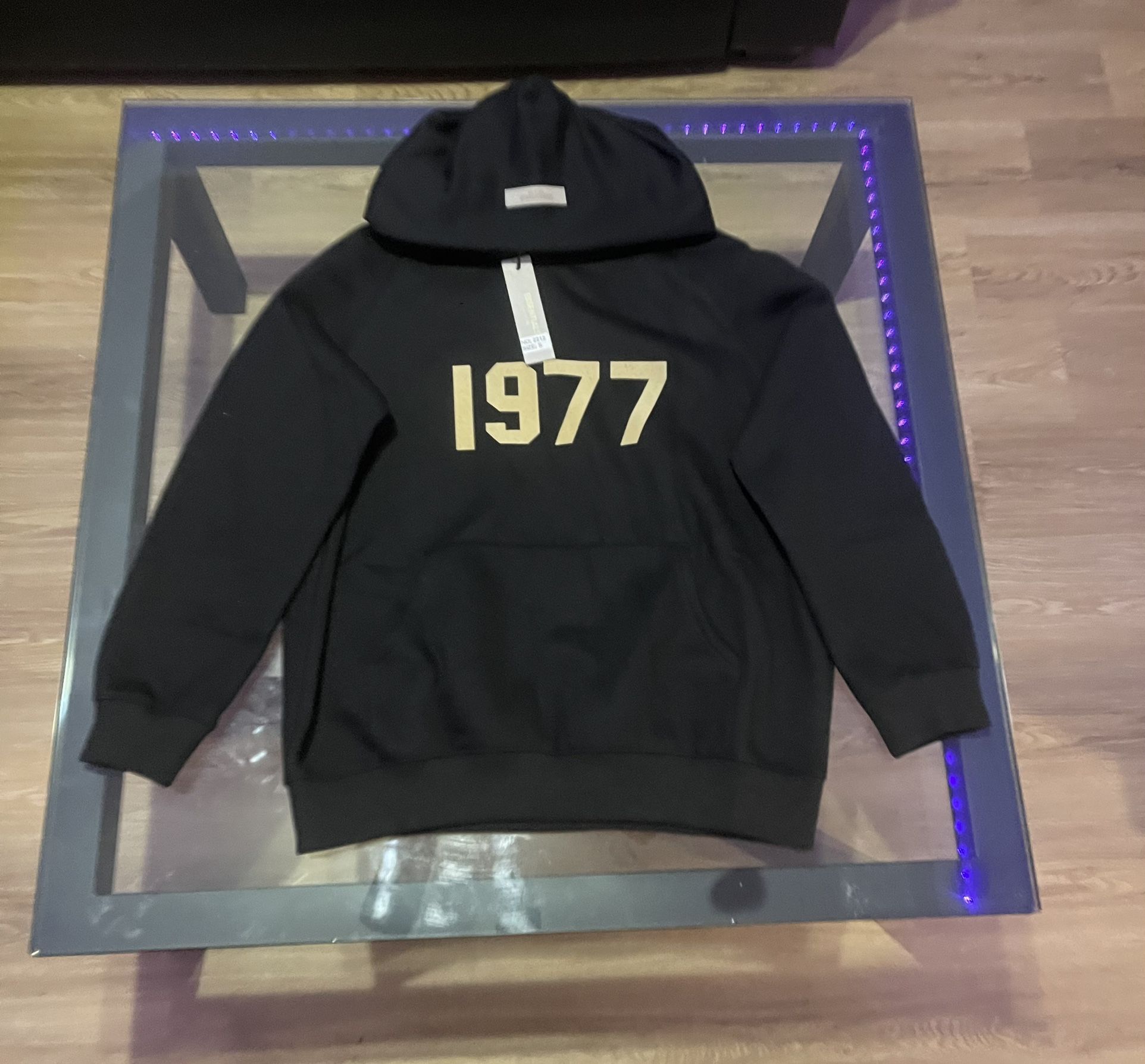 Black 1977 essentials hoodie S