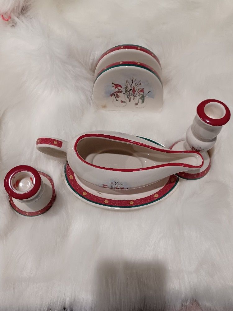 5 Piece Stoneware Great For CHRISTMAS