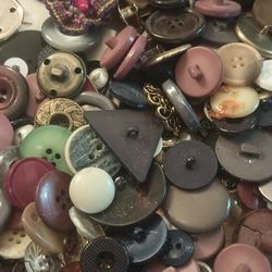 Over 2lbs Of Vintage Buttons