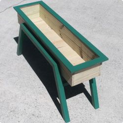 BEAUTIFUL "NEW" CUSTOM MADE RAISED WOOD PLANTER
