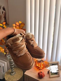 Chestnut lowmels UGG