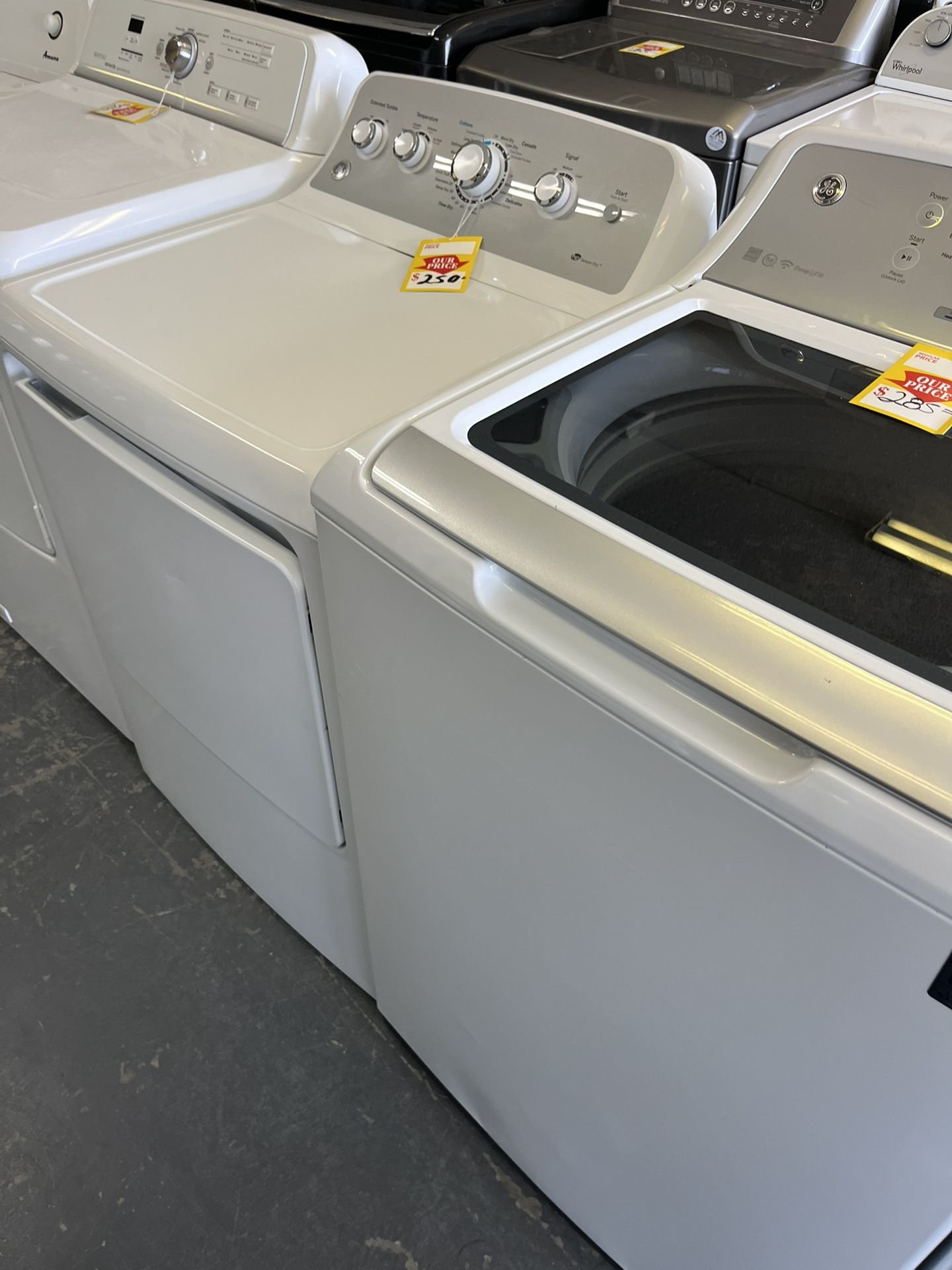 Like New GE Washer And Gas Dryer Set , Excellent Shape .