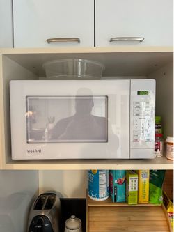 Vissani Microwave White 1.1 Cu. Ft. Like NEW