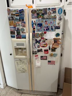 Kenmore double door with ice machine white refrigerator