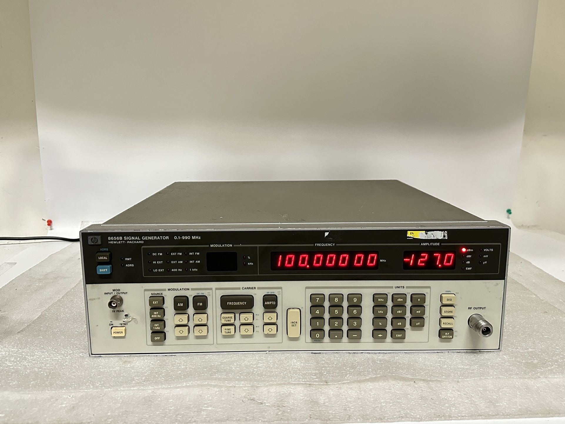 Hewlett Packard HP 8656B Signal Generator ~ 100Khz - 990Mhz with Option 001