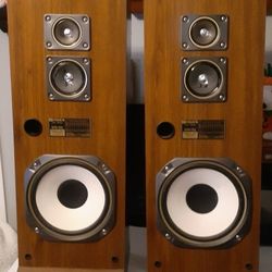FISHER TOWER SPEAKERS WITH 10" WOOFERS MIDRANGE AND TWEETER CLICK ON PICTURE YOU WILL GET FULL PICTURE SIZE 