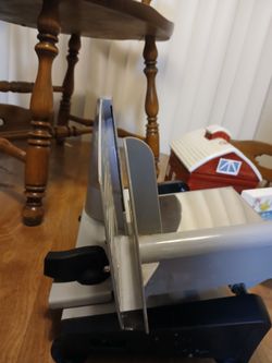 Meat slicer