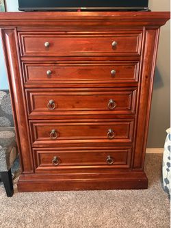 Dresser w/2 matching nightstands