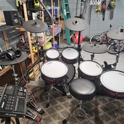 Alesis Strike Pro Electronic Drum Set With Dw Double Bass Pedal