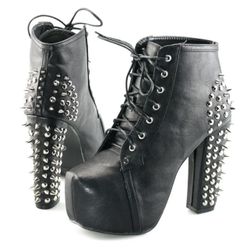 🖤 Studded Platform Boots – Women’s Size 5 – Never Worn