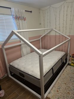 Full Sz White House Bed
