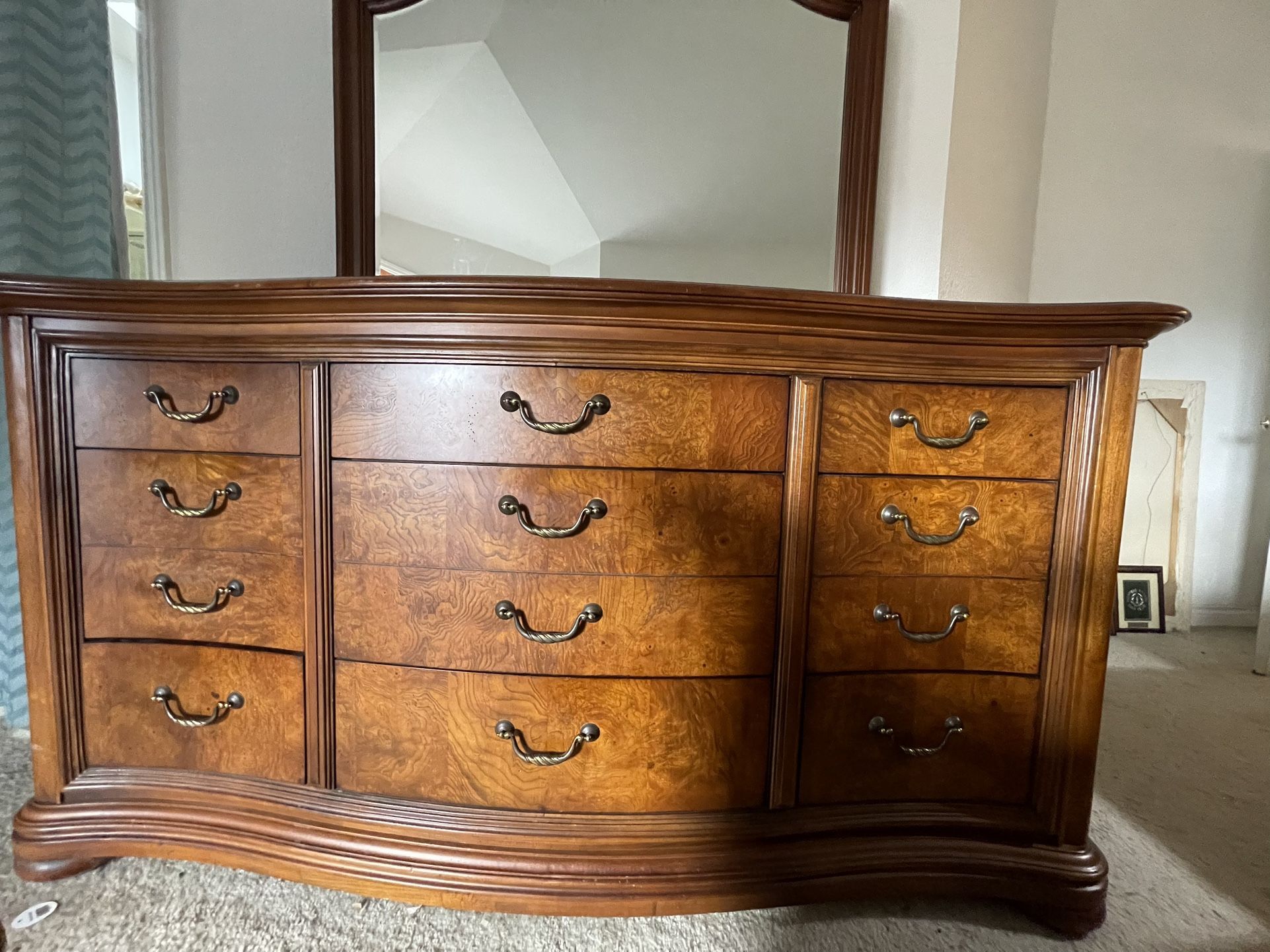Thomasville British Gentry Bedroom Set Furniture