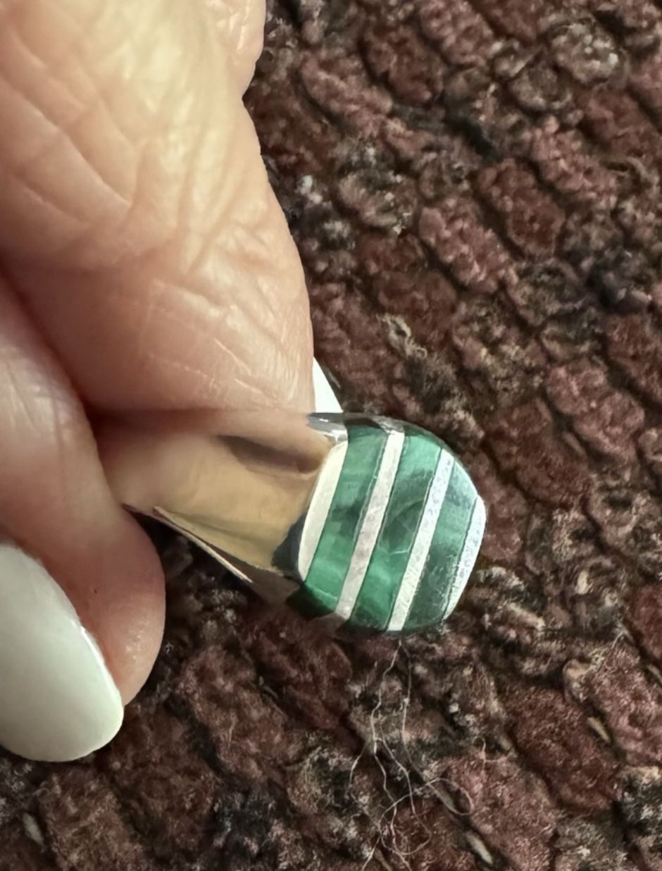 Estate: EUC Vintage Solid Sterling & Malachite Ring - size 9.5