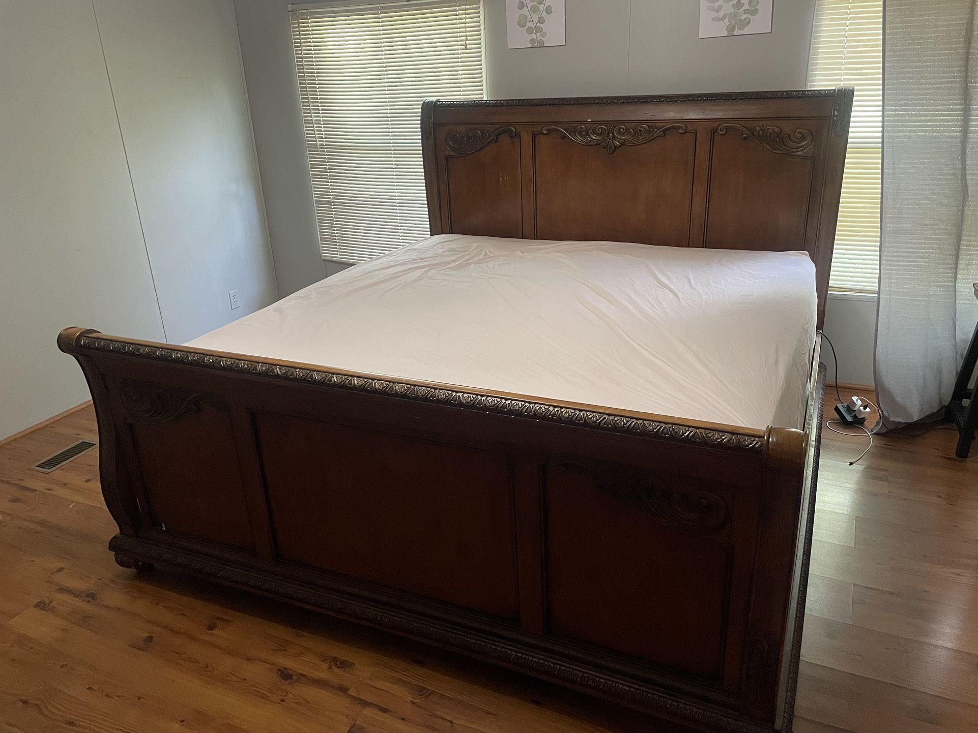 KING SIZE BED FRAME & MATTRESS