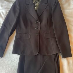 Woman’s Pant Suit