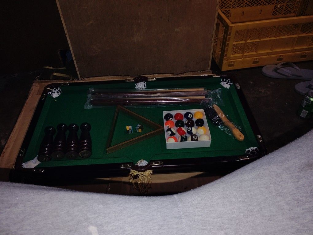 Mini Pool Table