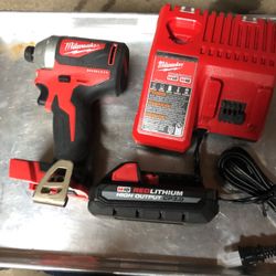 Milwaukee M18 Brushless Drill + High Output 3.0 Batery + Charger