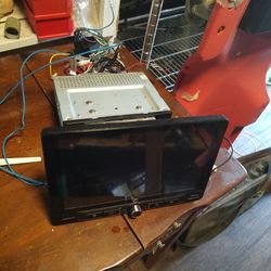 Dual 10 " Touch Screen With Screen Mirror 