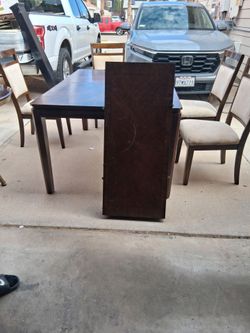 Dinning table with 6 chairs table has an extension to make table longer