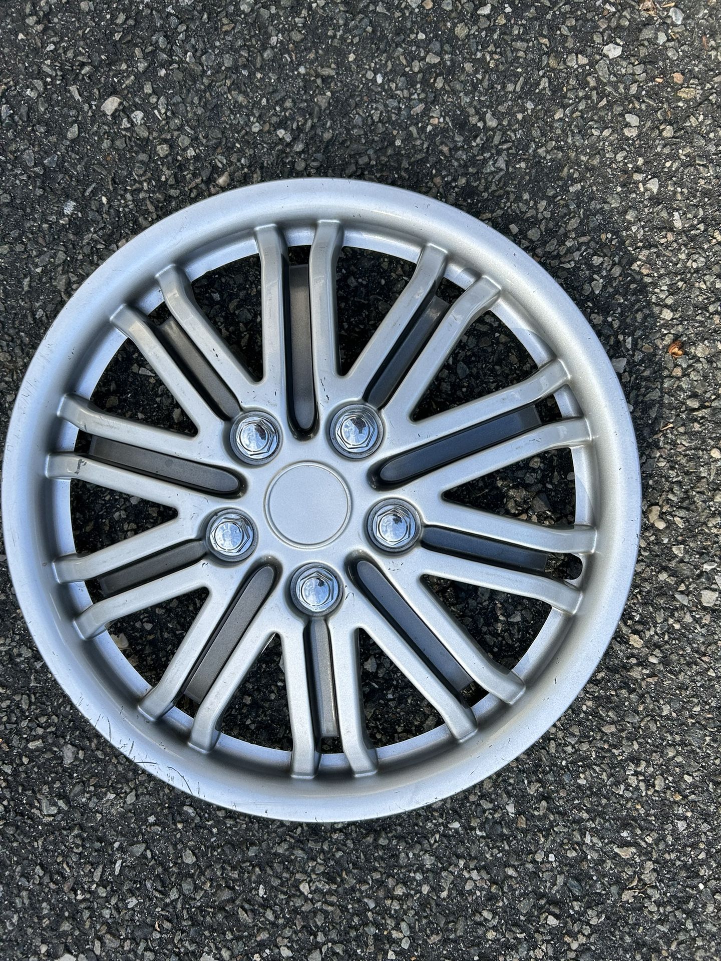 (1) 13” Aftermarket Hubcap 