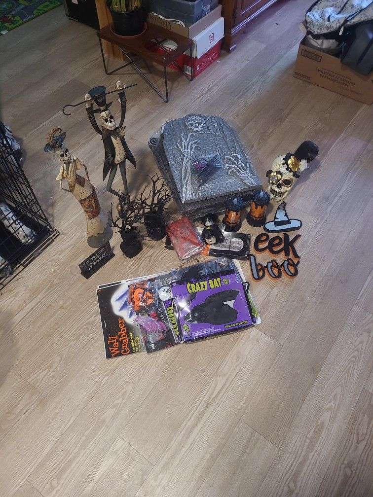 Lot Of Halloween Decor!