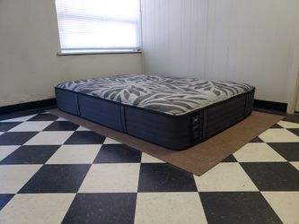 Full size mattress - can DELIVER almost anywhere for $20 extra - please see all photos and read everything 🙂