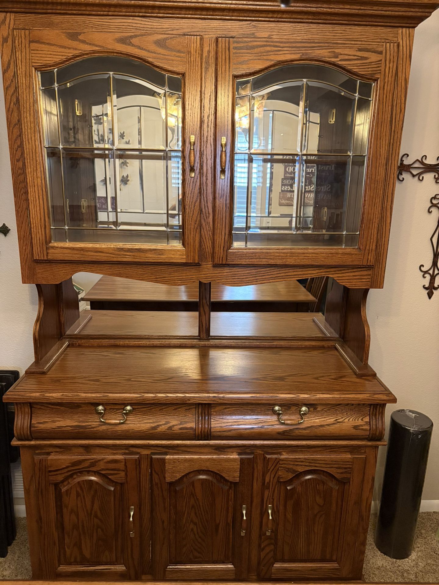 CHINA CABINET OAK (lighted)