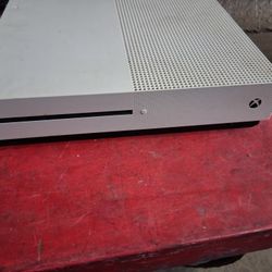 Xbox One S (w/controller & 4 GAMES
