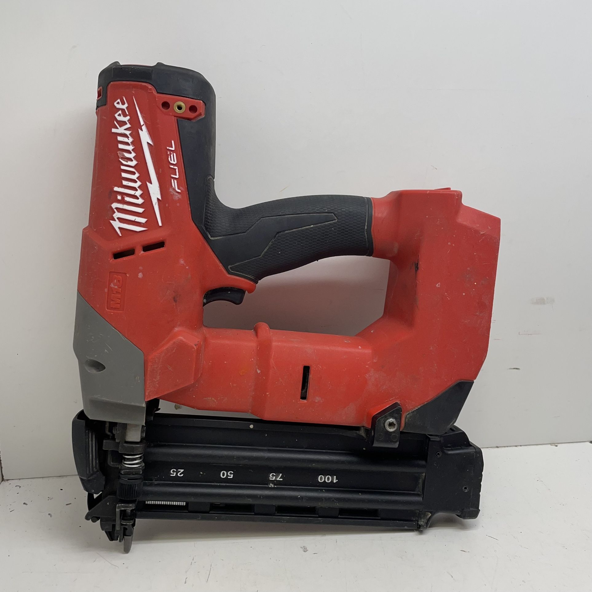 Milwaukee M18 Fuel Brushless Brad Nailer 202541/12